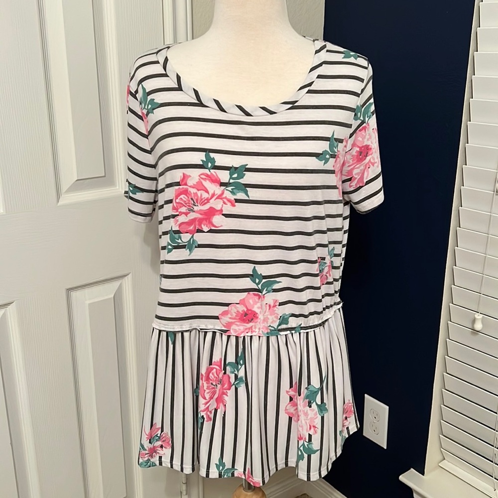 GUC Jodifl Floral Striped Short Sleeve Peplum Tee
